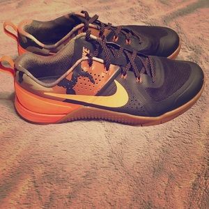 Nike Metcon 2 Camo/Orange Shoes Size 10.5